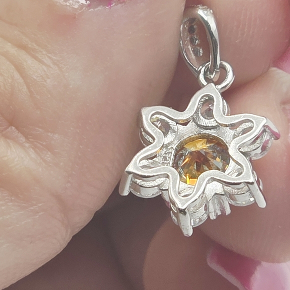 1CTW Dainty MOISSANITE SUNFLOWER Pendant Necklace - Picture 3 of 7
